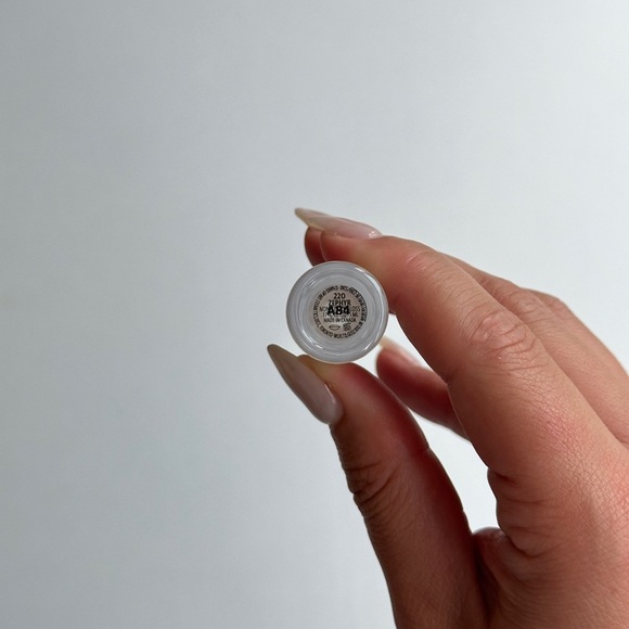 NWT MAC Lipglass Air Non-Sticky Lipgloss - Zephyr - Picture 5 of 5